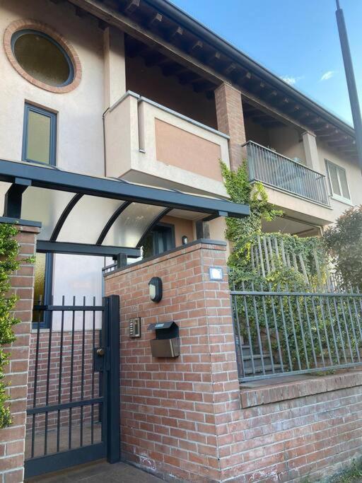 Intero Bilocale Con Terrazzo Vicino A Milano Apartment Mairano Exterior photo